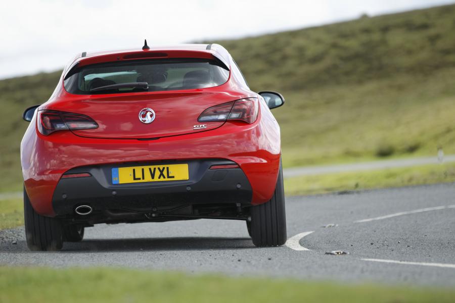  Vauxhall Astra GTC 2012 года  (фото 18 из 62)